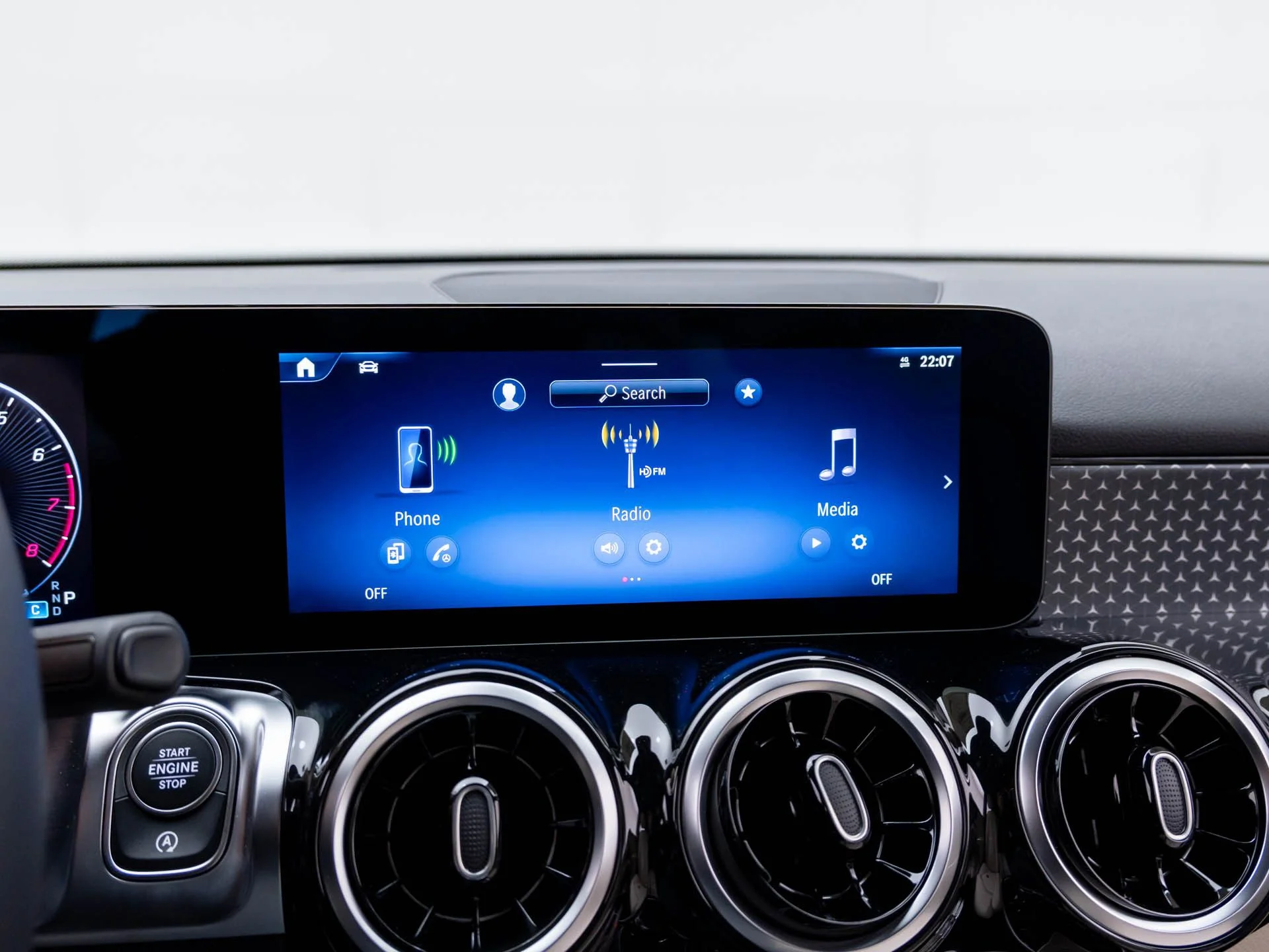 New 2026 White Mercedes-Benz GLB 250 image 24