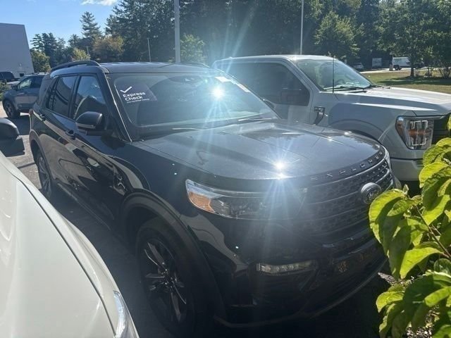 Used 2024 Black Metallic Ford XLT image 2