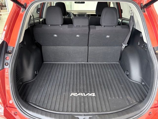 Used 2016 Red Toyota XLE image 12