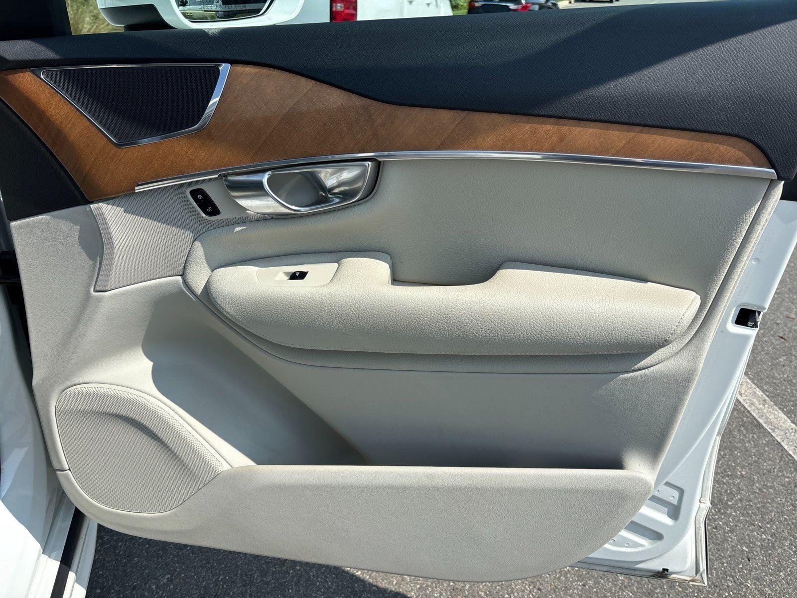 Used 2021 Crystal White Metallic Volvo Momentum image 39