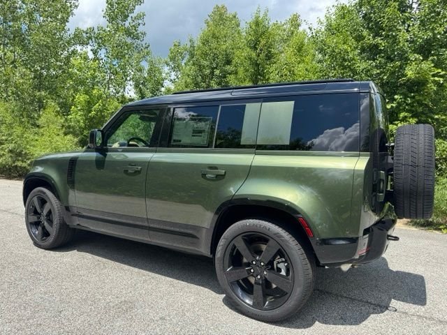 New 2026 Woolstone Green Land Rover X-Dynamic SE image 7