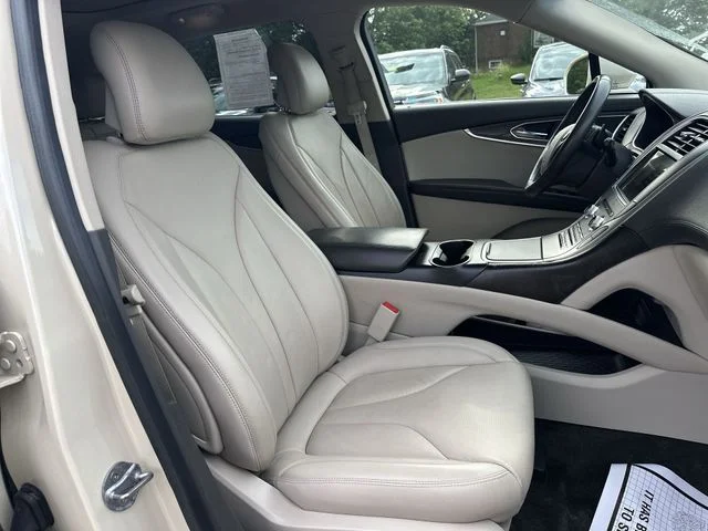 Used 2018  Lincoln Reserve image 34