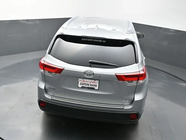 Used 2017 Silver Toyota XLE image 58