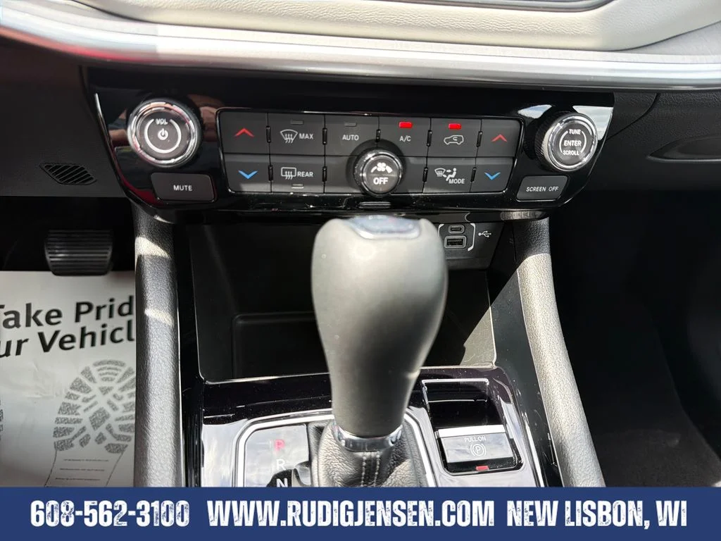 Used 2025 White Jeep Limited image 17