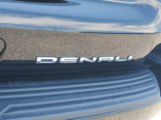 Used 2023 Onyx Black GMC Denali image 28