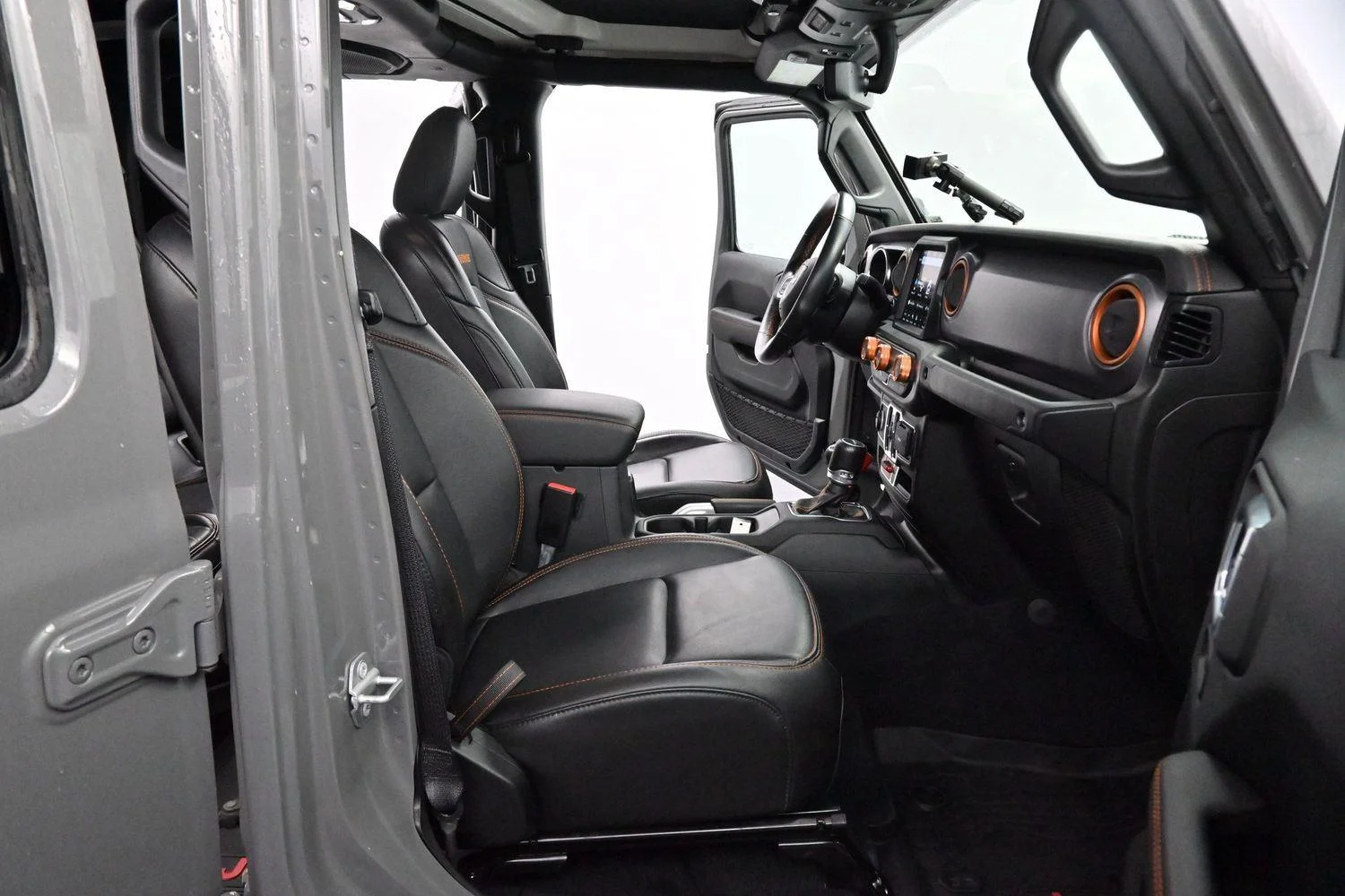 Used 2021 Sting-Gray Clearcoat Jeep Mojave image 28