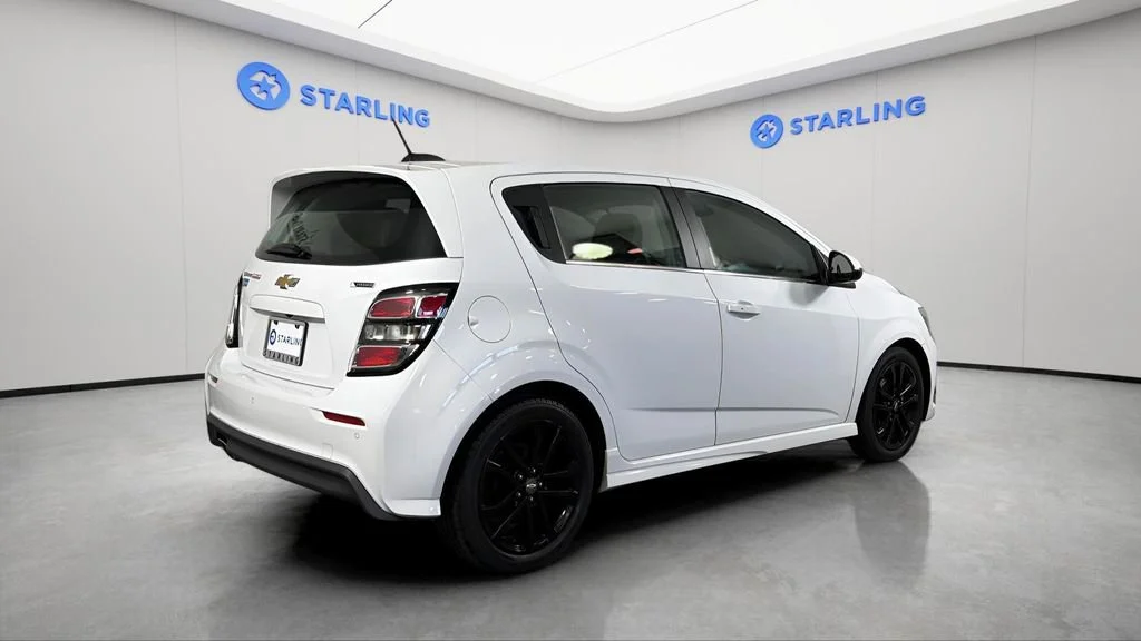 Used 2017 SUMMIT WHITE Chevrolet Premier image 9