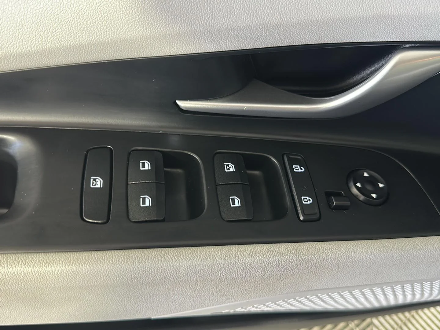 Used 2023 Onyx Black Hyundai Limited image 12