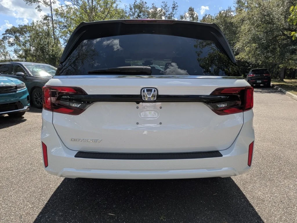 New 2027 Platinum White Pearl Honda EX-L image 4