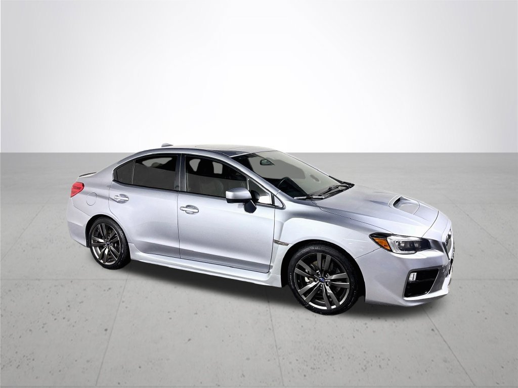 Used 2016 Ice Silver Metallic Subaru Limited image 4