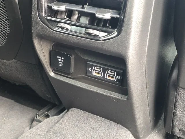 Used 2022 White Jeep Laredo image 20