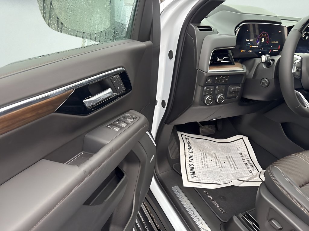 2026 Chevrolet Suburban High Country - Photo 17