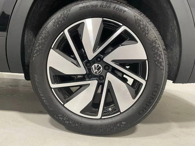 New 2025 Black Volkswagen 2.0T SE w/Technology image 8