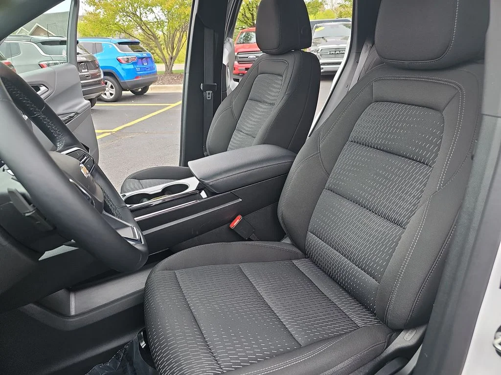 Used 2025 White Chevrolet LT image 14
