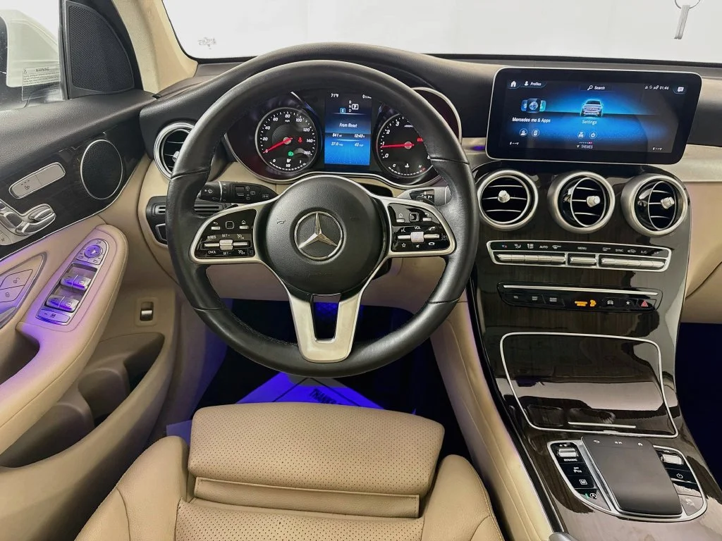 Used 2021 White Mercedes-Benz GLC 300 image 27