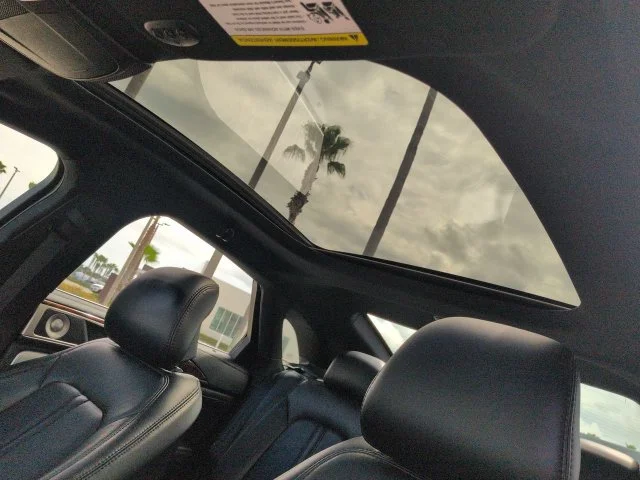 Used 2019 Red Lincoln Reserve image 19