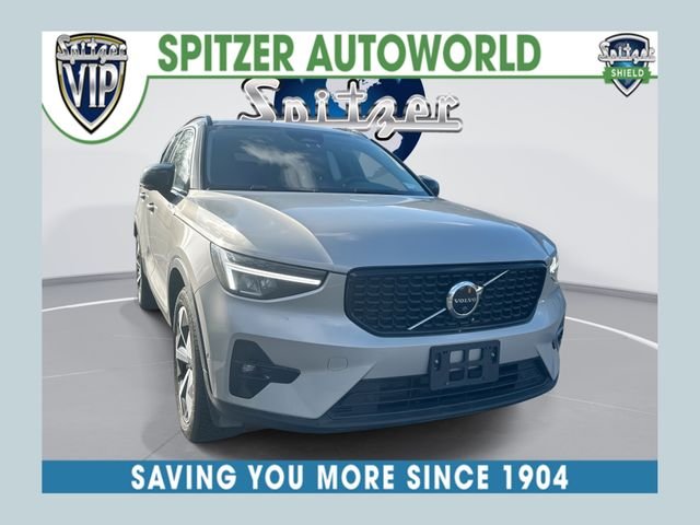 2023 Volvo XC40 B5 Plus Dark Theme