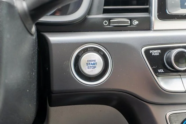 Used 2019 White Hyundai Base image 28