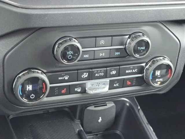 New 2025 Marsh Gray Ford Big Bend® image 34