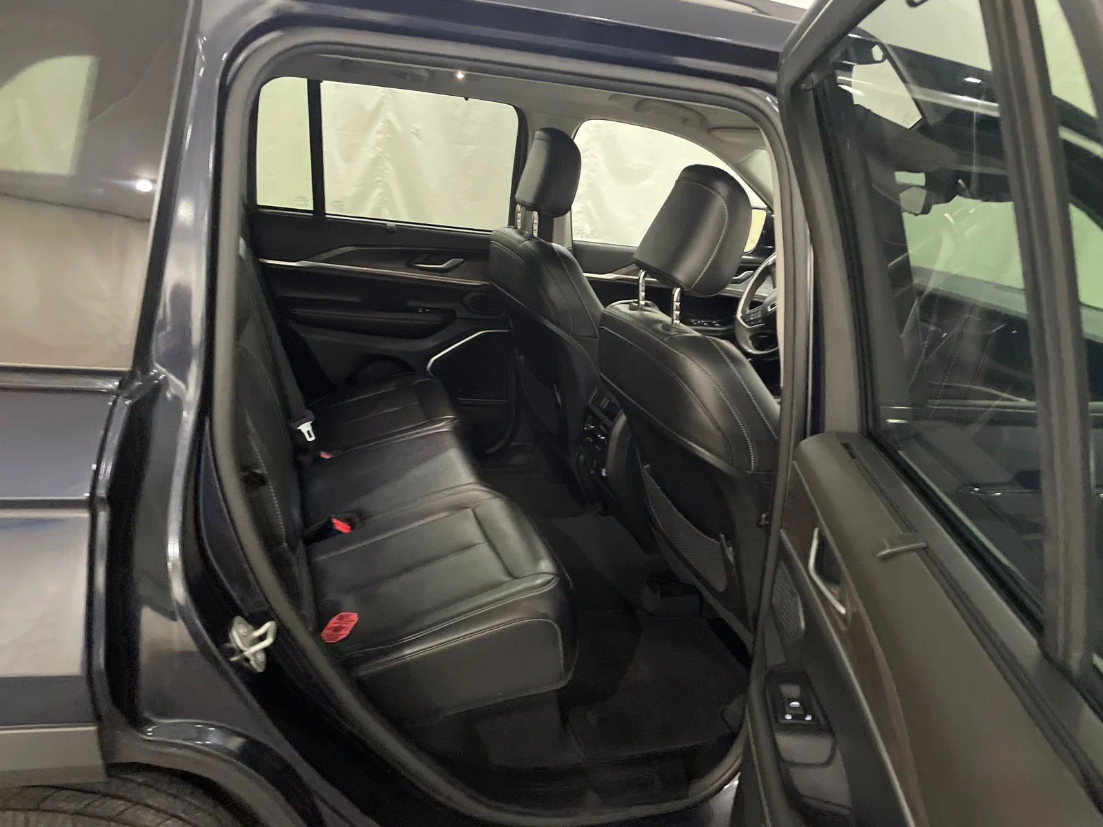 Used 2023 Midnight Sky Jeep Limited image 28