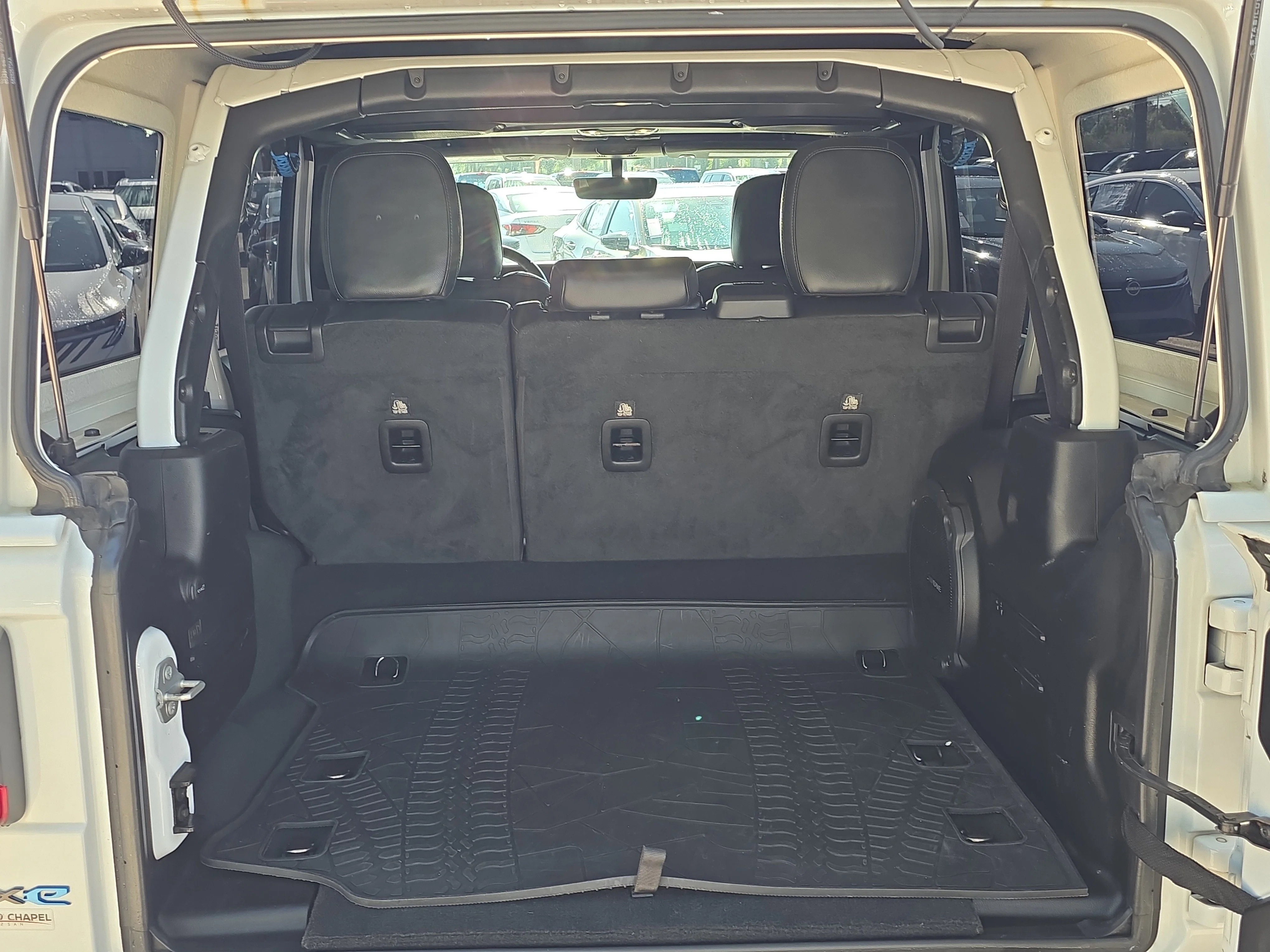 Used 2022 Bright White Clearcoat Jeep Unlimited Rubicon image 10