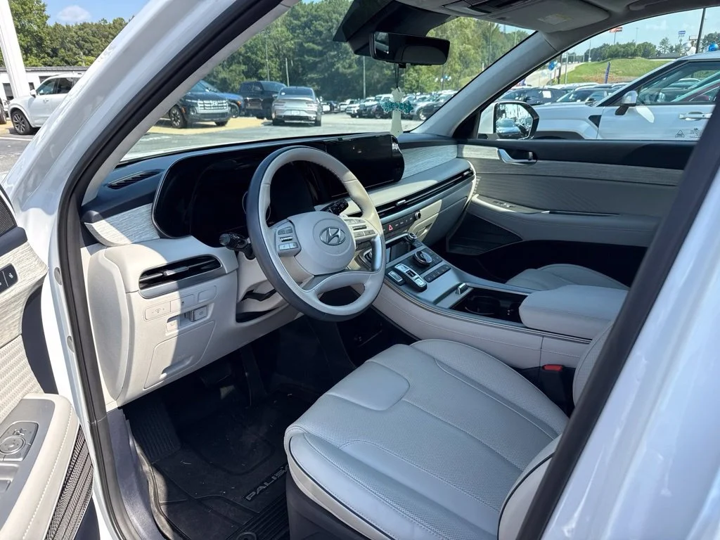 Used 2025 White Hyundai Calligraphy image 7