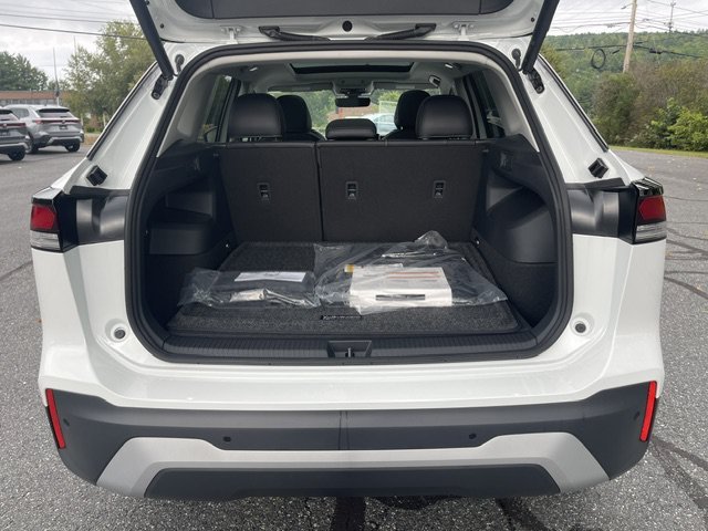 New 2026 Pure White Volkswagen 2.0T SE image 10