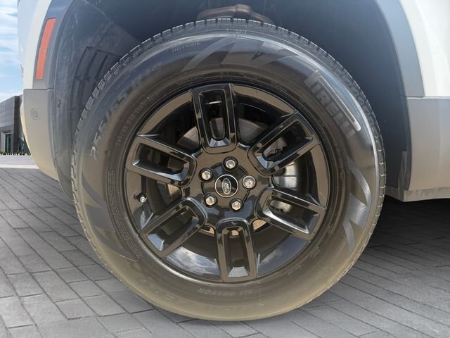 Used 2023 White Land Rover S image 9