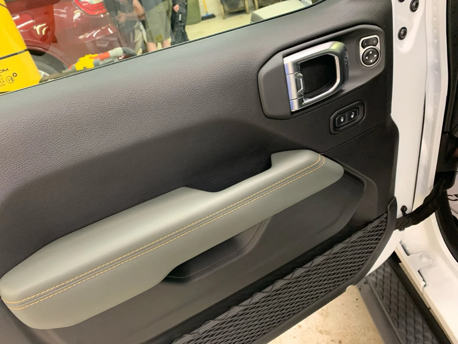 New 2026 Bright White Jeep Mojave image 11