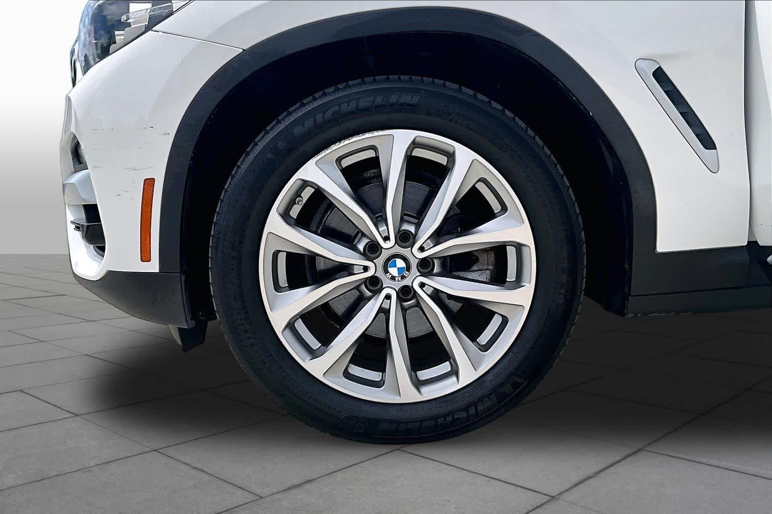 Used 2019 Alpine White BMW sDrive30i image 10