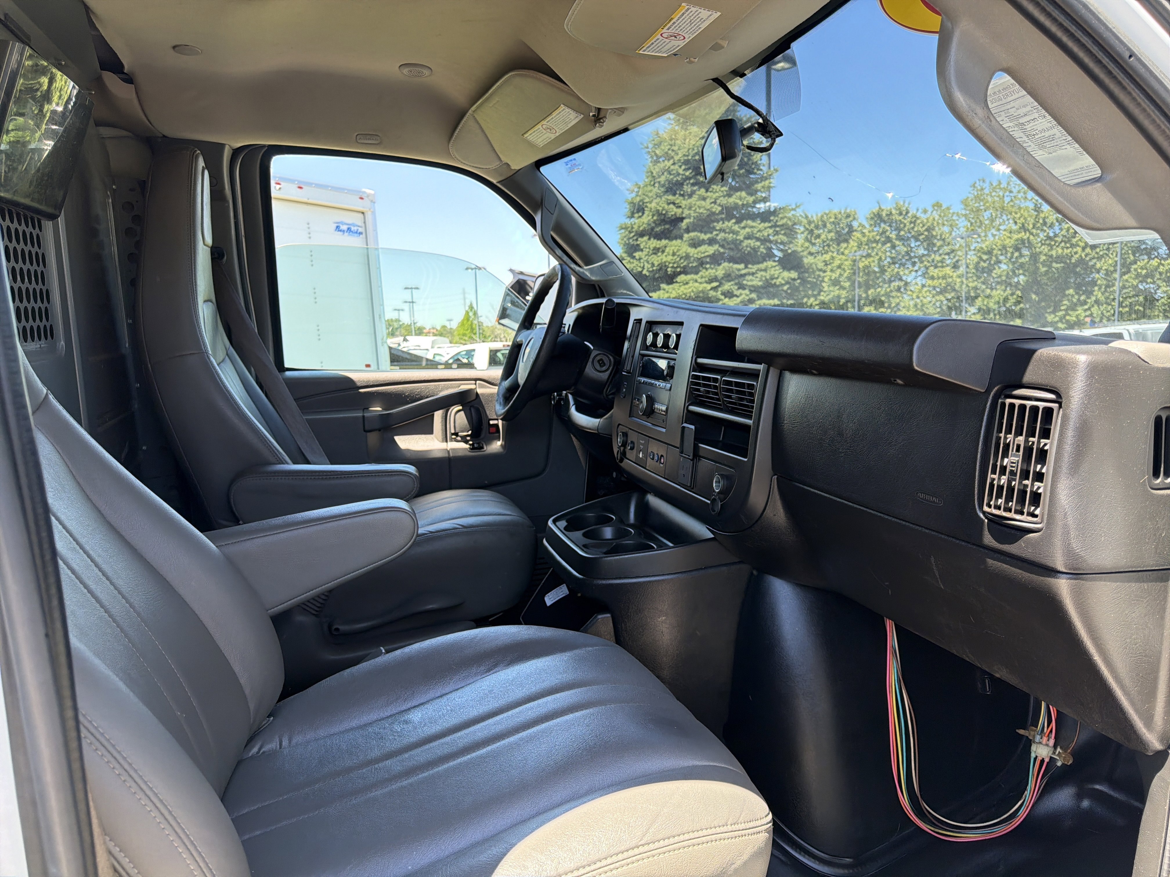Used 2018 Summit White Chevrolet  image 21