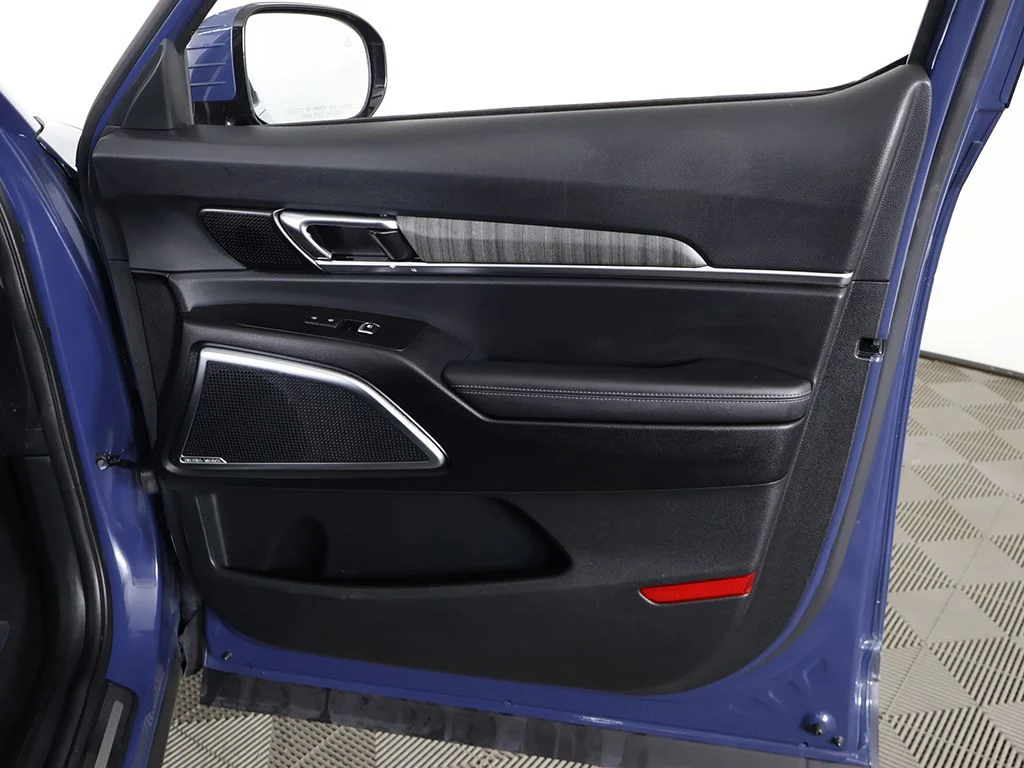 Used 2023 Black Kia SX image 30