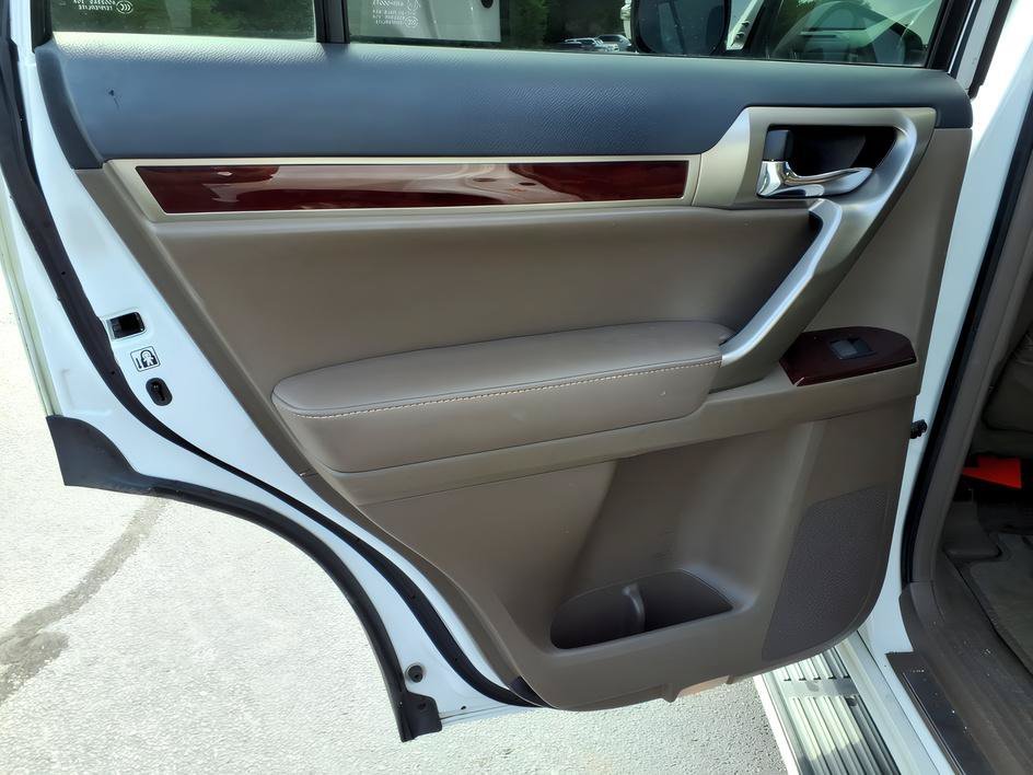 Used 2018 Starfire Pearl Lexus 460 image 13