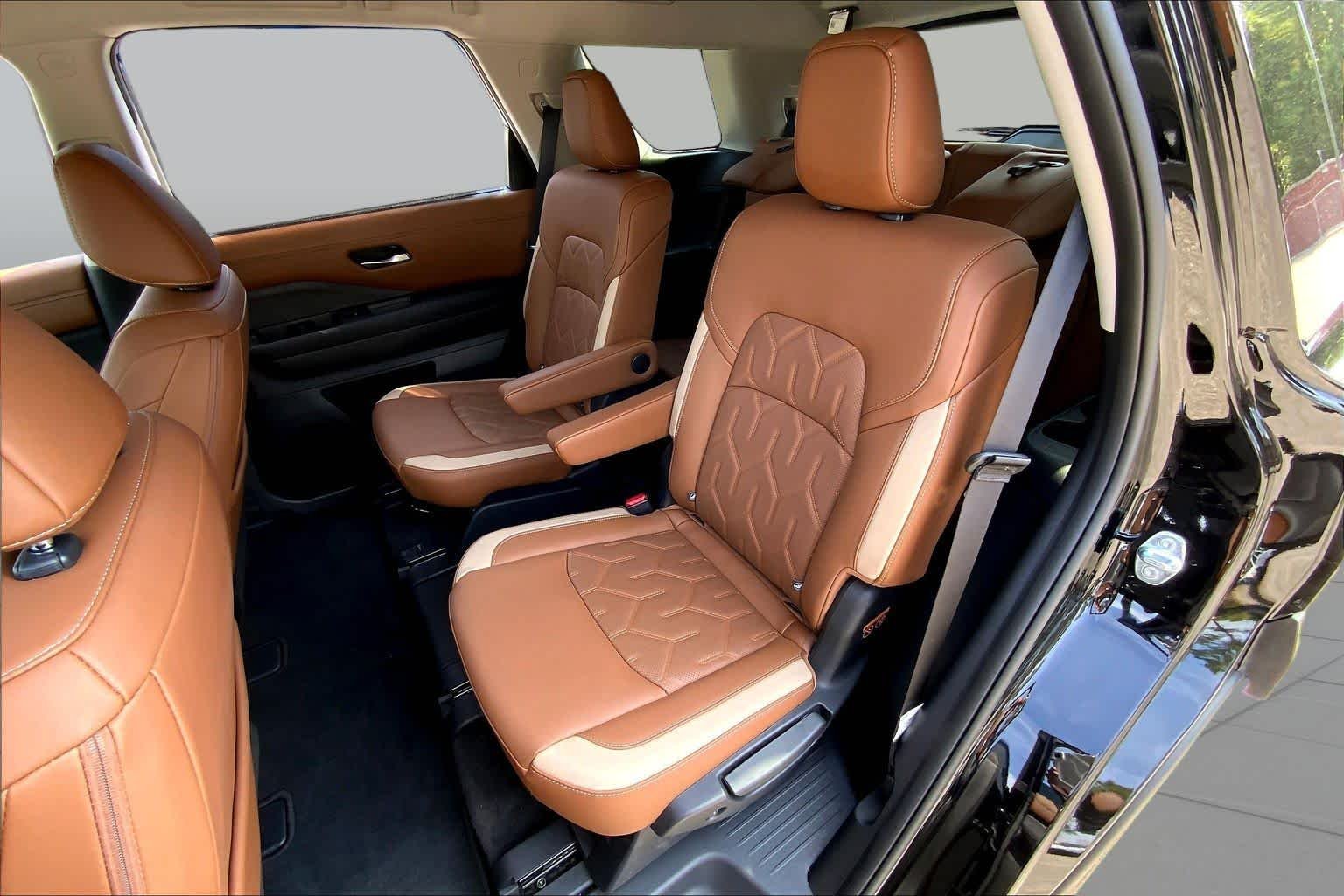 Used 2026 Super Black Nissan Platinum image 20