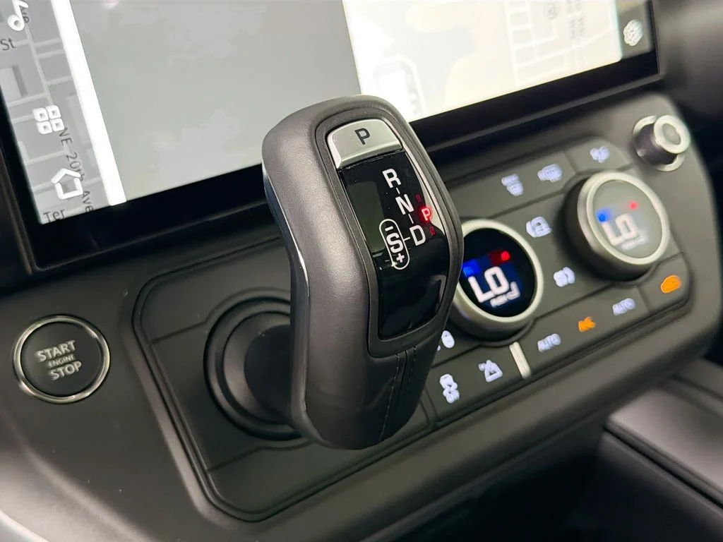New 2026 Woolstone Green Land Rover X-Dynamic SE image 17
