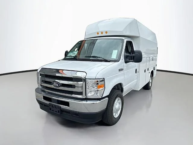 New 2026 Oxford White Ford E-350 SRW image 31