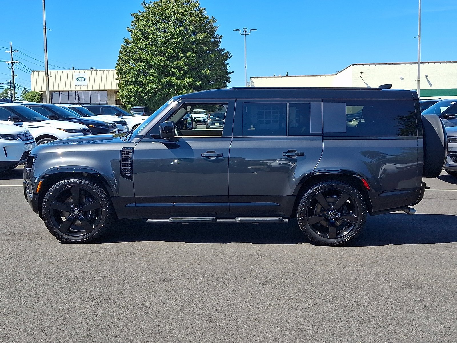 Certified Used 2025 Carpathian Grey Premium Metallic   1Au Land Rover V8 image 8