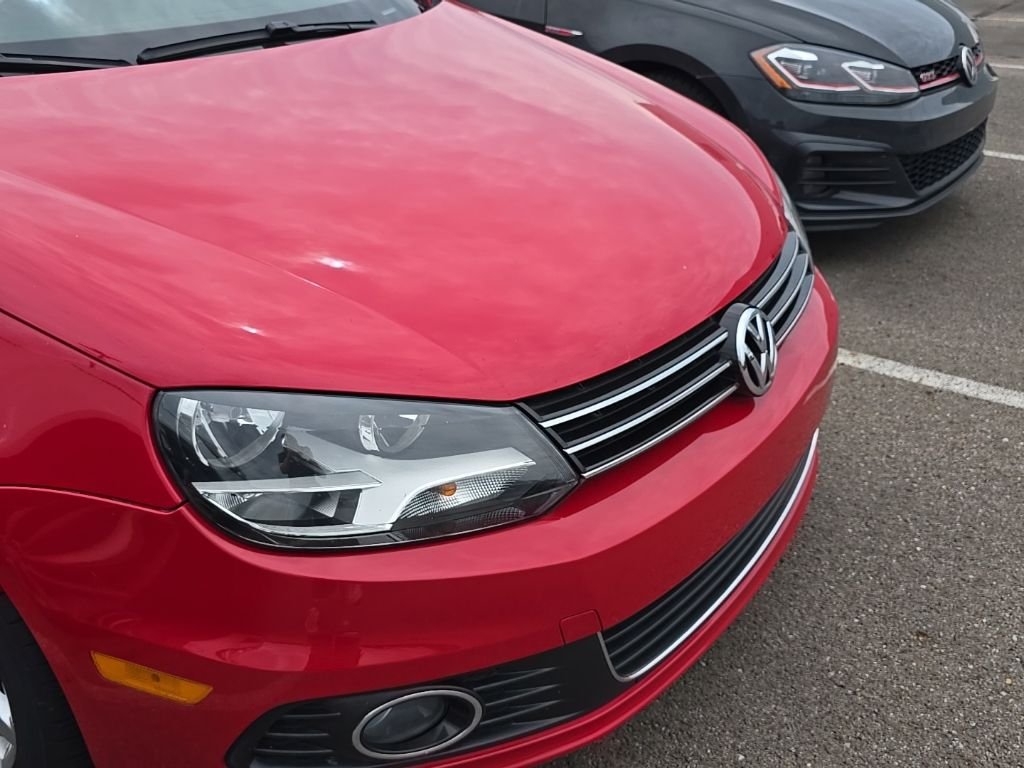 Used 2013 Red Volkswagen Komfort Edition image 13