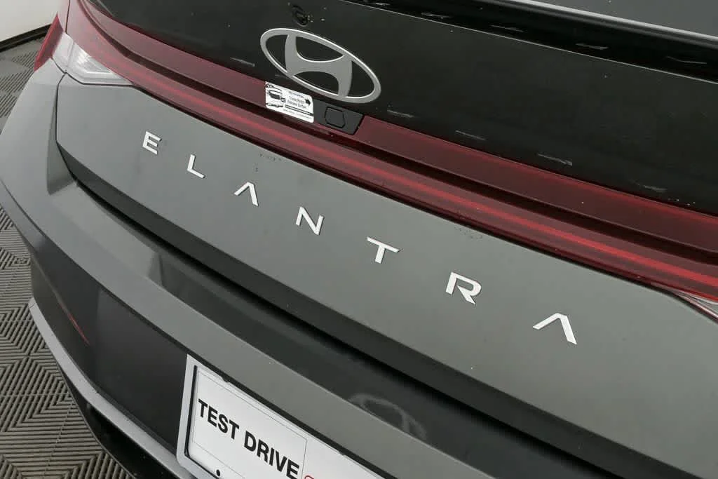 New 2026 Amazon Gray Hyundai SEL Sport Premium image 13