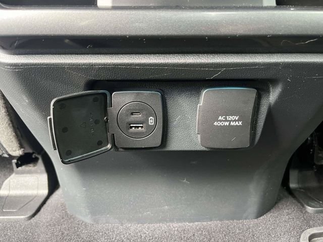 Used 2023 White Ford XLT image 9