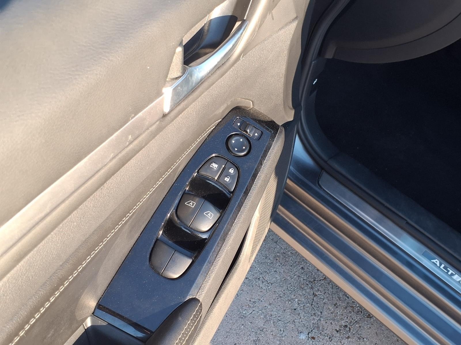 2022 Nissan Altima photo 17 of 26