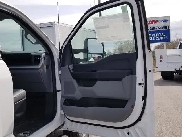 2025 Ford F-550 Super Duty Chassis Cab XL - Photo 10
