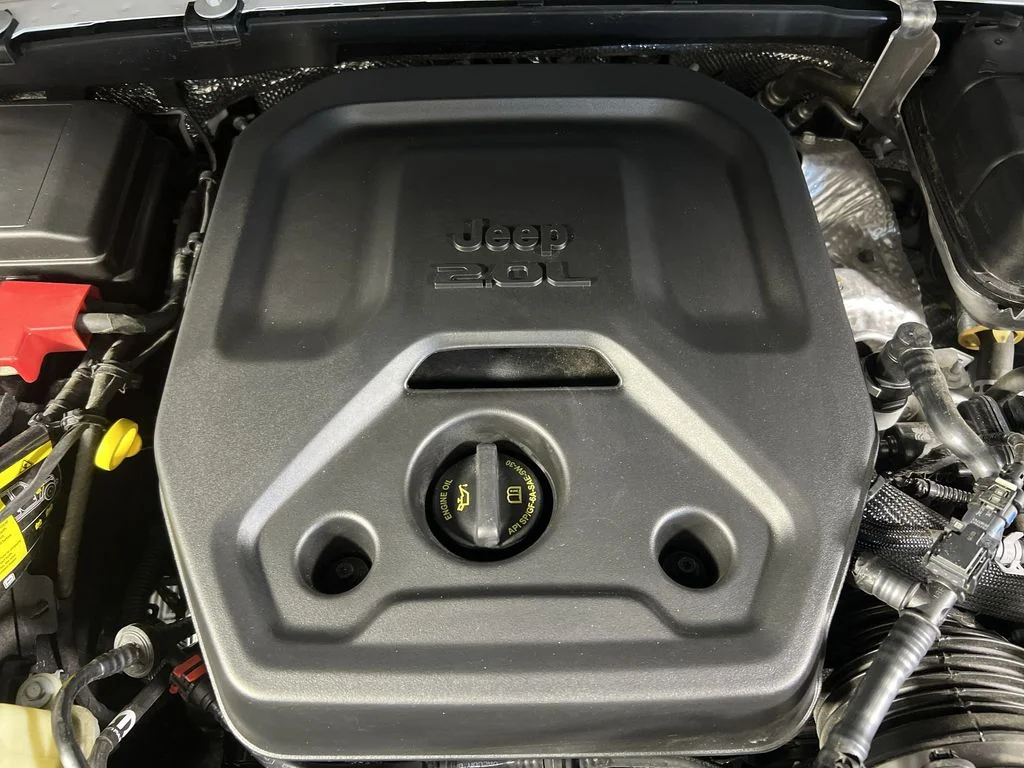 Used 2025 White Jeep Sport S image 17