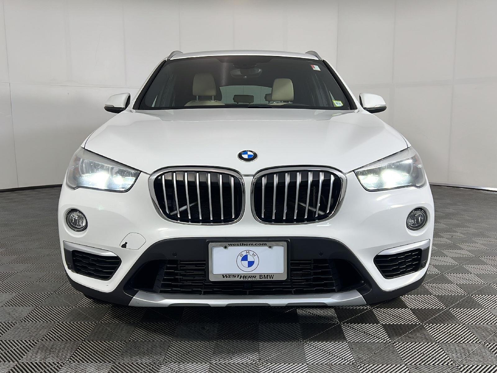 Used 2018 Alpine White Bmw  image 13