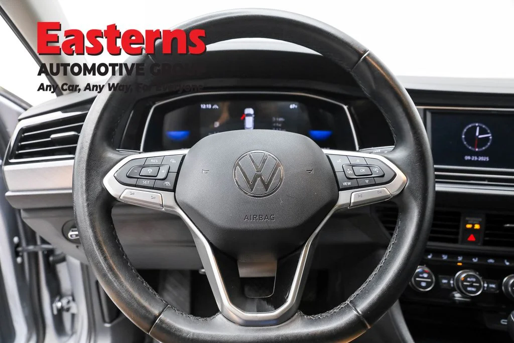 Used 2024 Silver Volkswagen 1.5T SE image 10