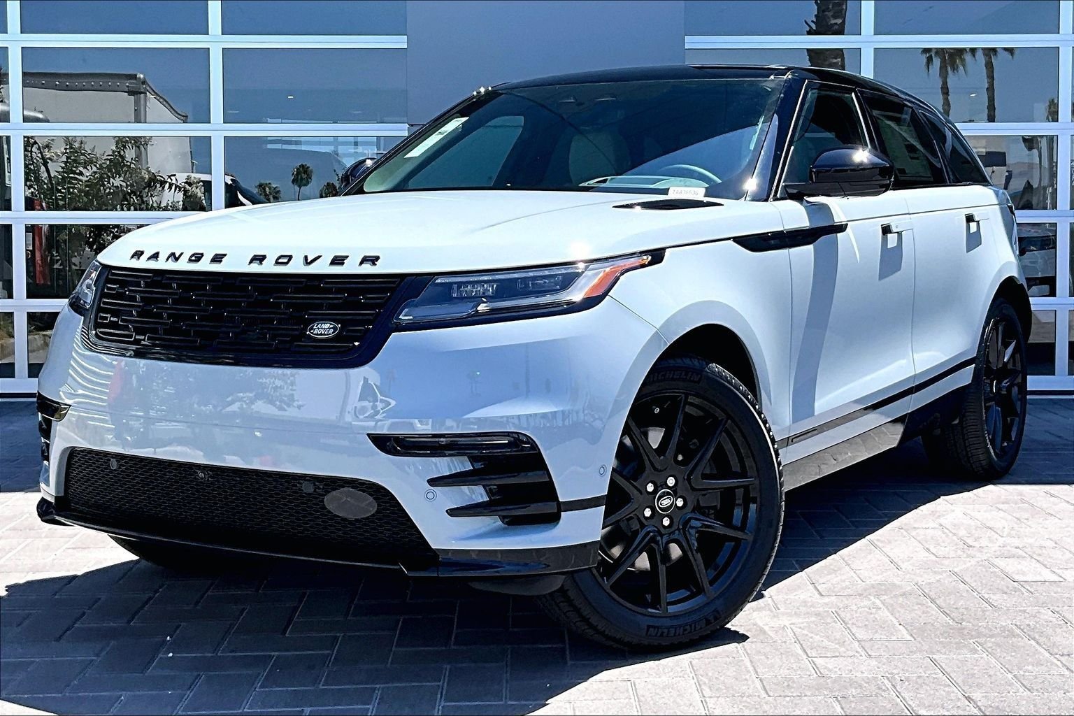 New 2026 Arroios Grey Land Rover Belgravia Edition image 1