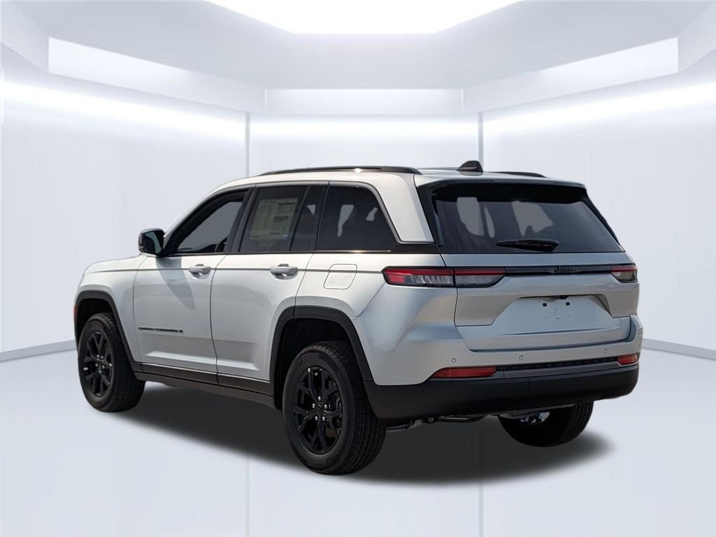 New 2026 Silver Zynith Exterior Paint Jeep Altitude image 3