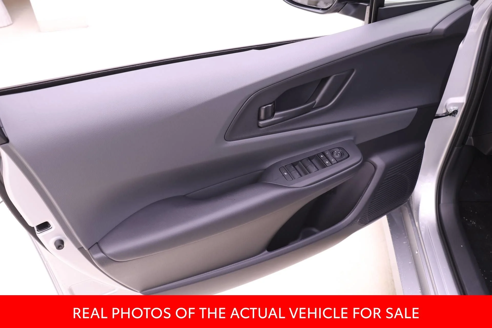 2026 Toyota Prius LE - Photo 10