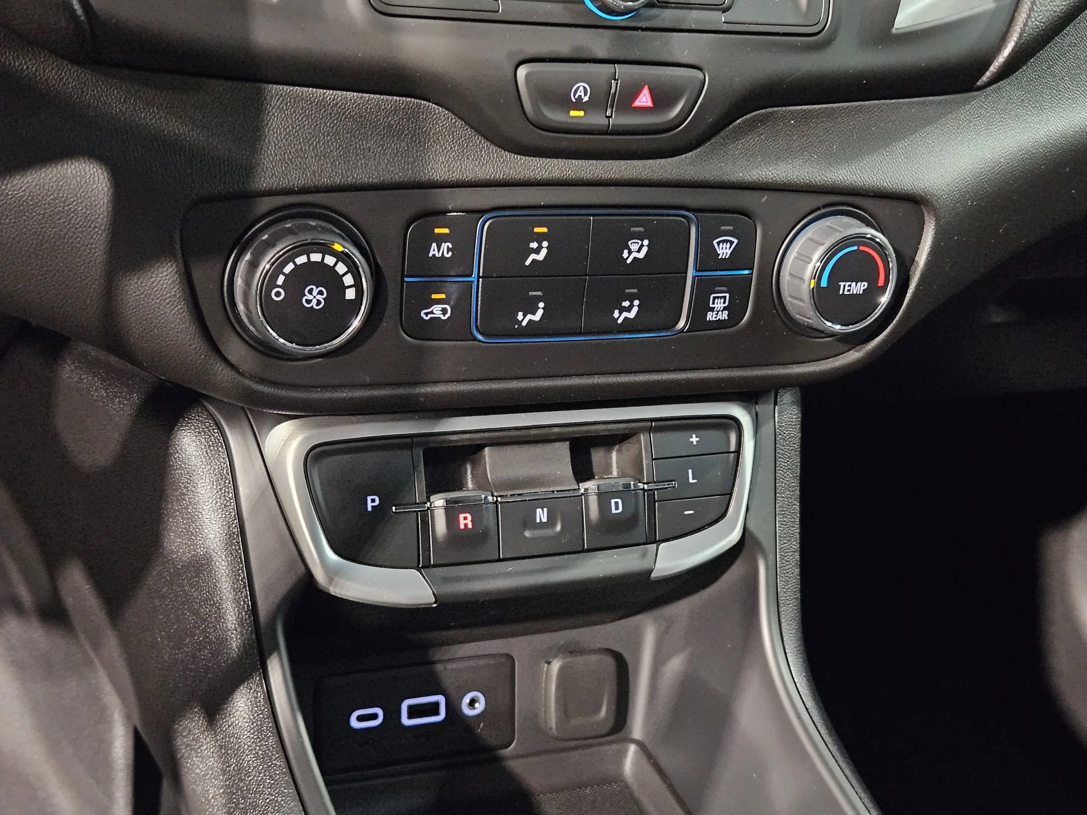 Used 2024 Summit White GMC SLE image 30
