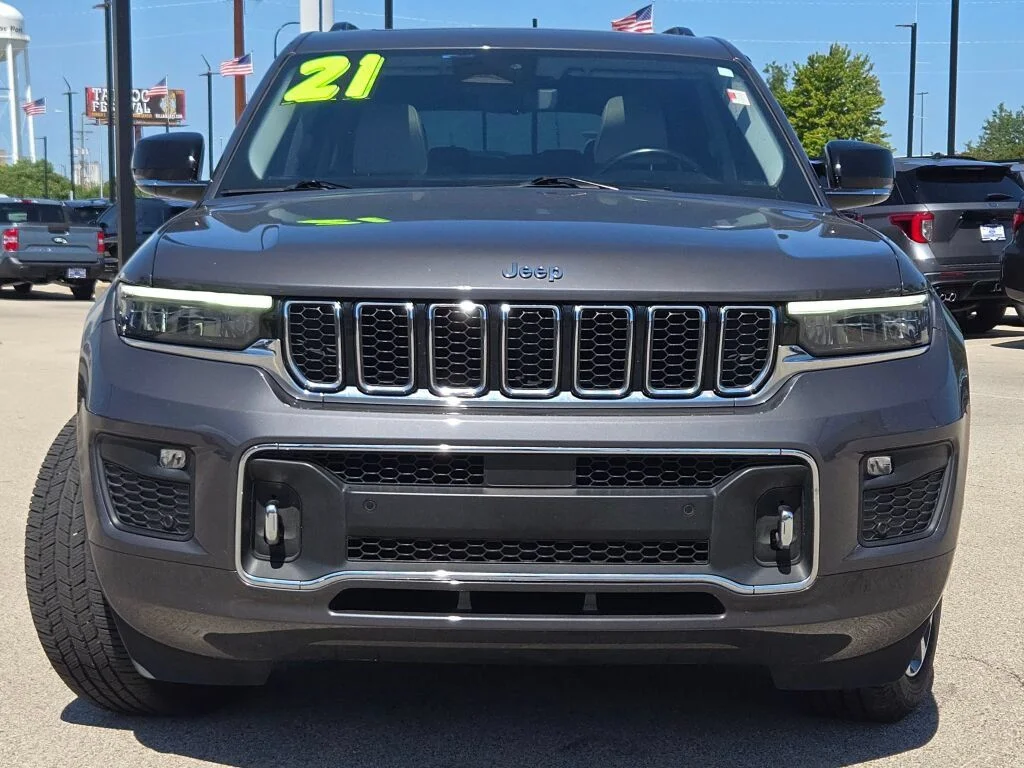 Certified Used 2021 Gray Metallic Jeep Overland image 4
